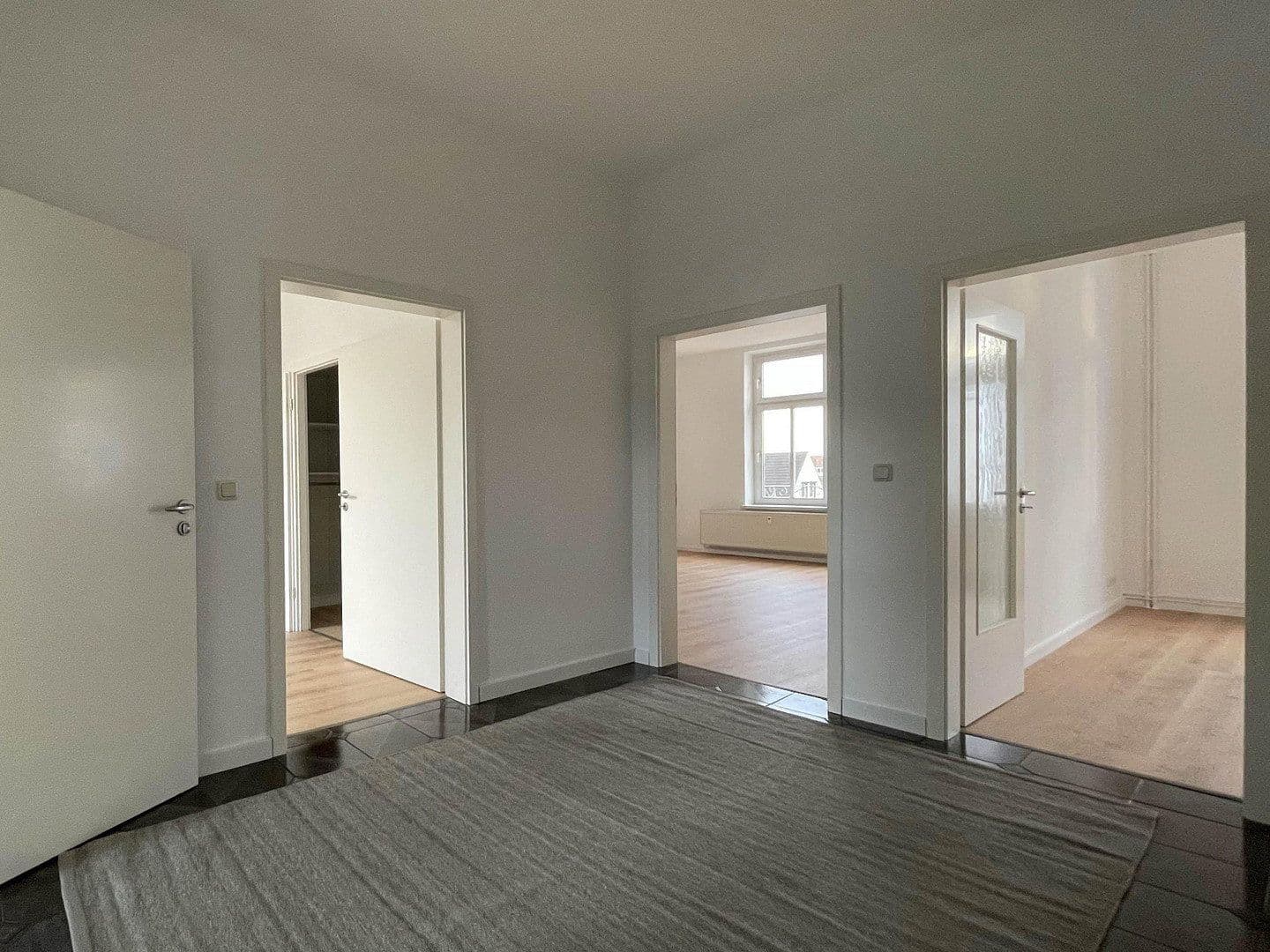 Prenájom bytu 3-izbový 103 m², Güstrow, Meklenbursko-Predpomoransko Prenájom bytu 3-izbový 103 m², Güstrow, Meklenbursko-Predpomoransko