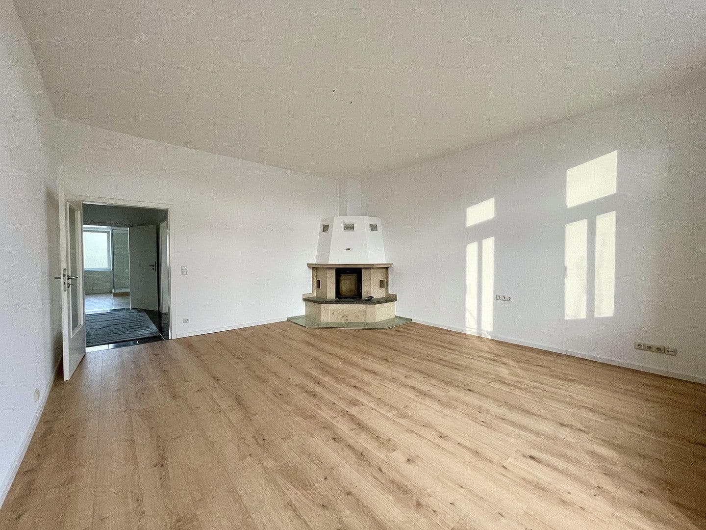 Prenájom bytu 3-izbový 103 m², Güstrow, Meklenbursko-Predpomoransko Prenájom bytu 3-izbový 103 m², Güstrow, Meklenbursko-Predpomoransko