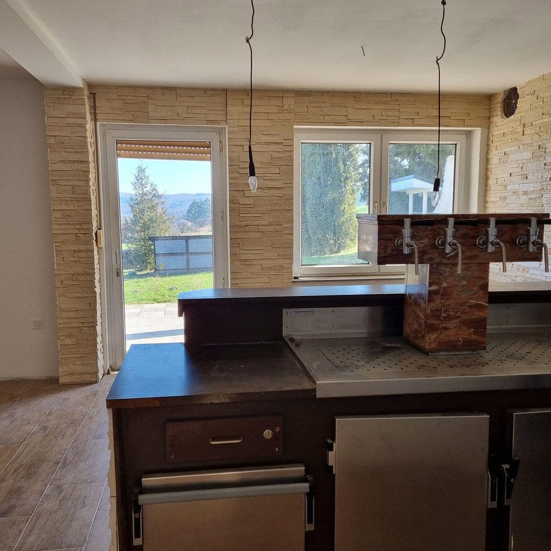 Prenájom nebytového priestoru 2.169 m², Quellenweg 4, Gilserberg, Hesensko Prenájom nebytového priestoru 2.169 m², Quellenweg 4, Gilserberg, Hesensko