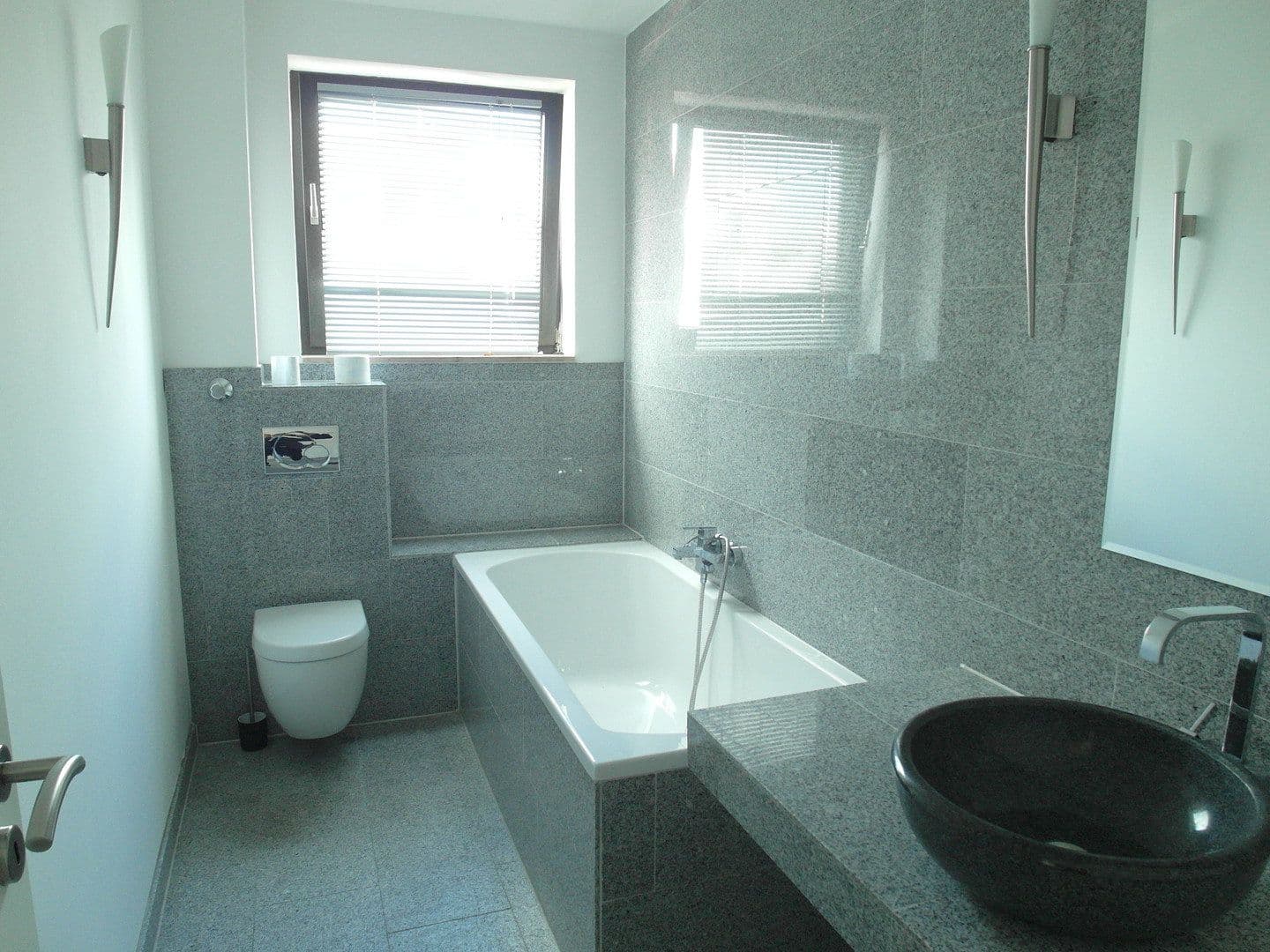 Prenájom bytu 5-izbový 174 m², Neusser Straße 26b, Meerbusch, Severné Porýnie - Westfálsko Prenájom bytu 5-izbový 174 m², Neusser Straße 26b, Meerbusch, Severné Porýnie - Westfálsko