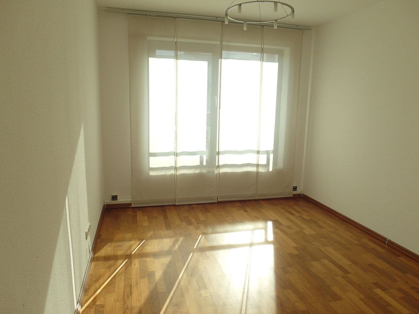 Prenájom bytu 5-izbový 174 m², Neusser Straße 26b, Meerbusch, Severné Porýnie - Westfálsko Prenájom bytu 5-izbový 174 m², Neusser Straße 26b, Meerbusch, Severné Porýnie - Westfálsko