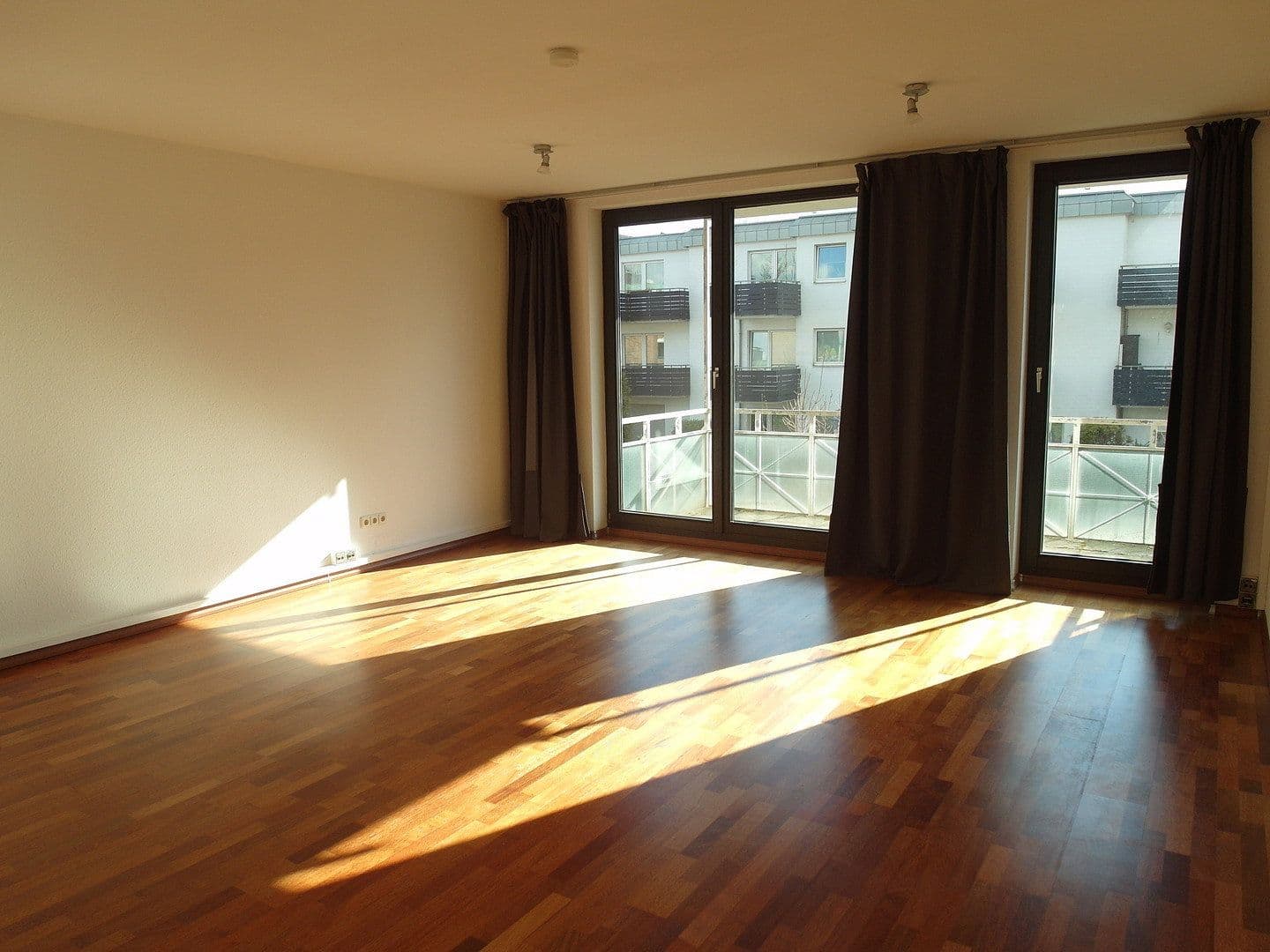 Prenájom bytu 5-izbový 174 m², Neusser Straße 26b, Meerbusch, Severné Porýnie - Westfálsko Prenájom bytu 5-izbový 174 m², Neusser Straße 26b, Meerbusch, Severné Porýnie - Westfálsko