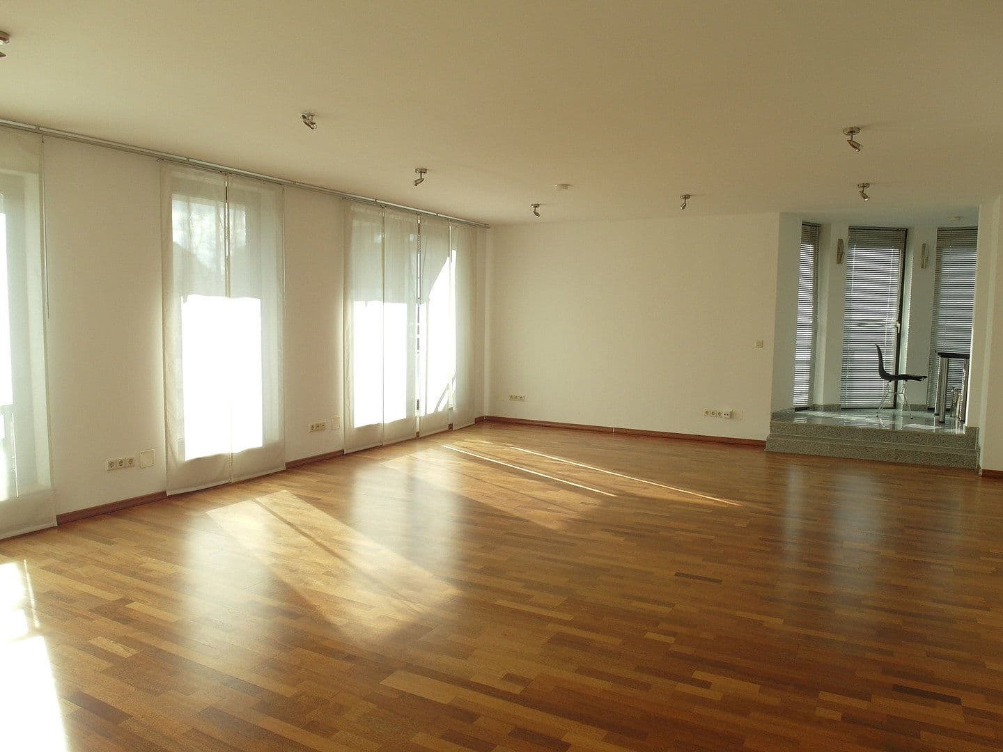 Prenájom bytu 5-izbový 174 m², Neusser Straße 26b, Meerbusch, Severné Porýnie - Westfálsko Prenájom bytu 5-izbový 174 m², Neusser Straße 26b, Meerbusch, Severné Porýnie - Westfálsko