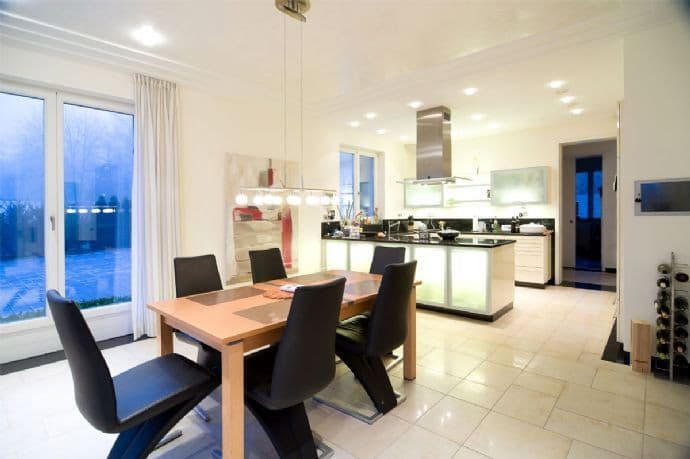 Predaj domu 400 m², pozemok 1.500 m², Bad Saulgau, Bádensko-Wurttembersko Predaj domu 400 m², pozemok 1.500 m², Bad Saulgau, Bádensko-Wurttembersko
