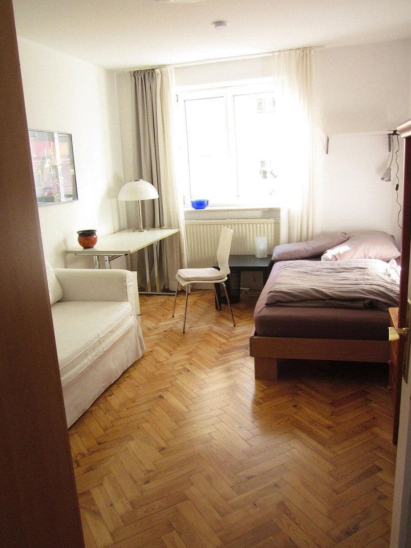 Prenájom bytu 2-izbový 45 m², München, Bavorsko Prenájom bytu 2-izbový 45 m², München, Bavorsko