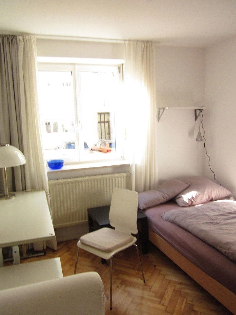 Prenájom bytu 2-izbový 45 m², München, Bavorsko Prenájom bytu 2-izbový 45 m², München, Bavorsko
