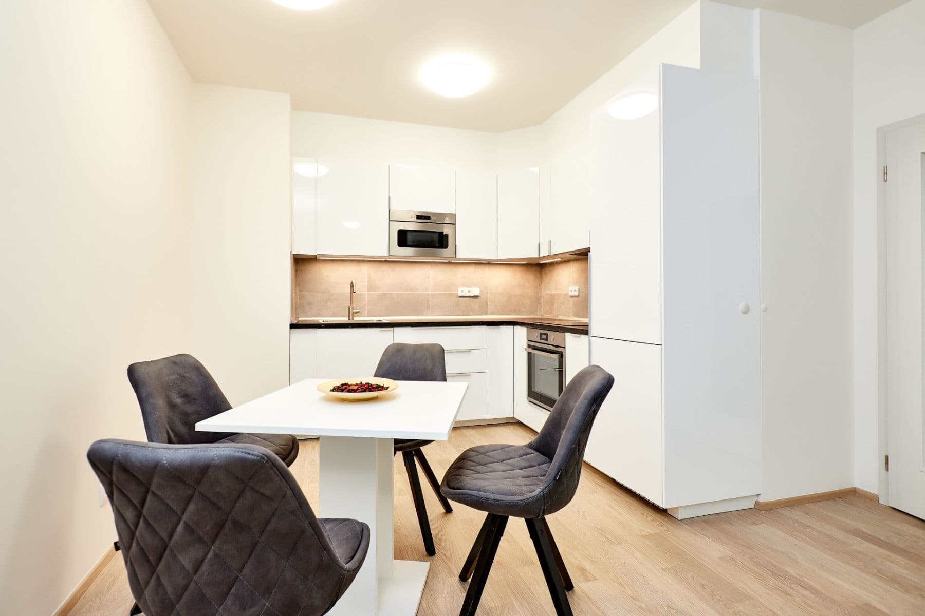 Prenájom bytu 2-izbový 60 m², U Mlýnského kanálu, Praha, Praha Prenájom bytu 2-izbový 60 m², U Mlýnského kanálu, Praha, Praha