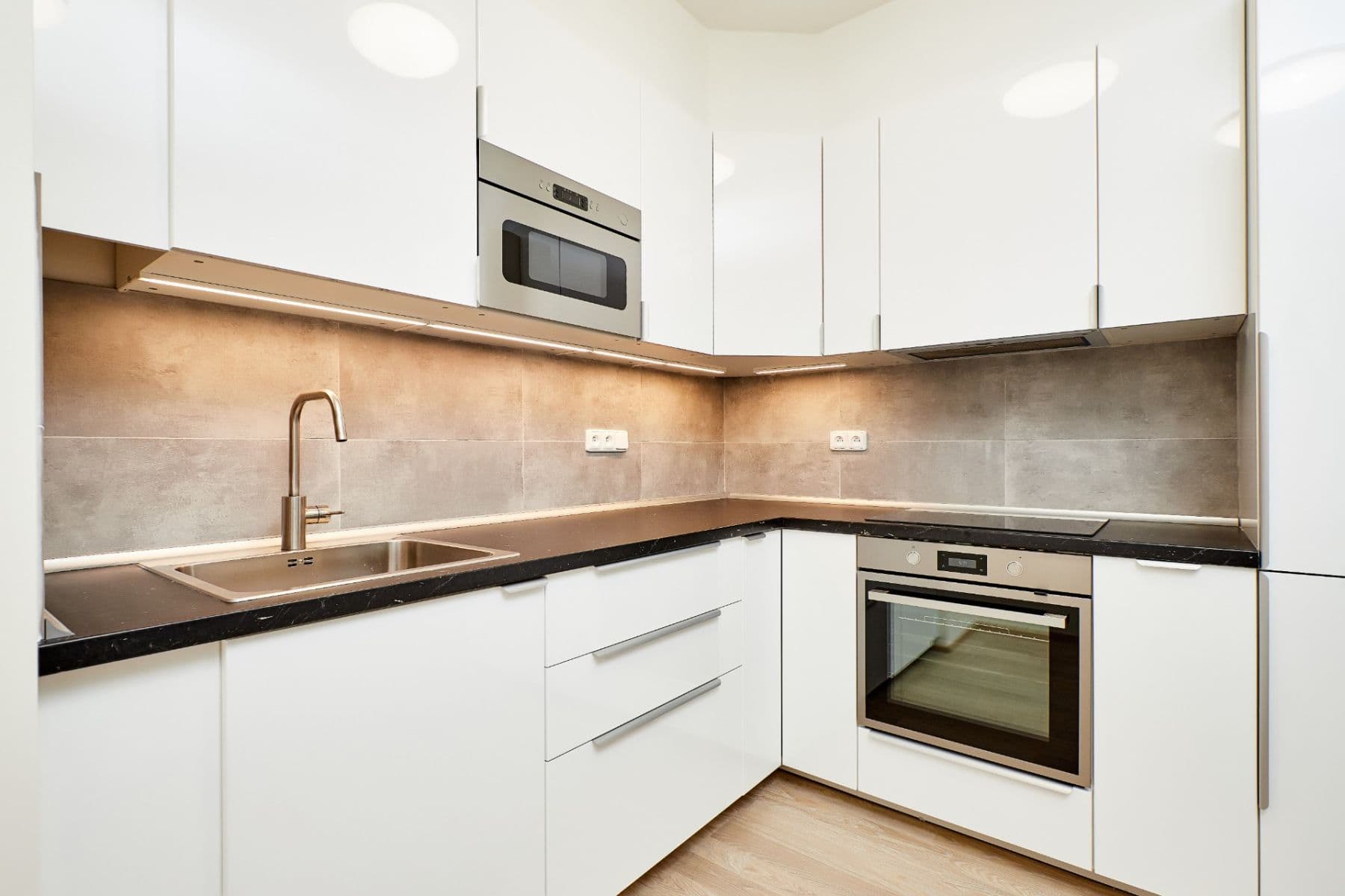 Prenájom bytu 2-izbový 60 m², U Mlýnského kanálu, Praha, Praha Prenájom bytu 2-izbový 60 m², U Mlýnského kanálu, Praha, Praha