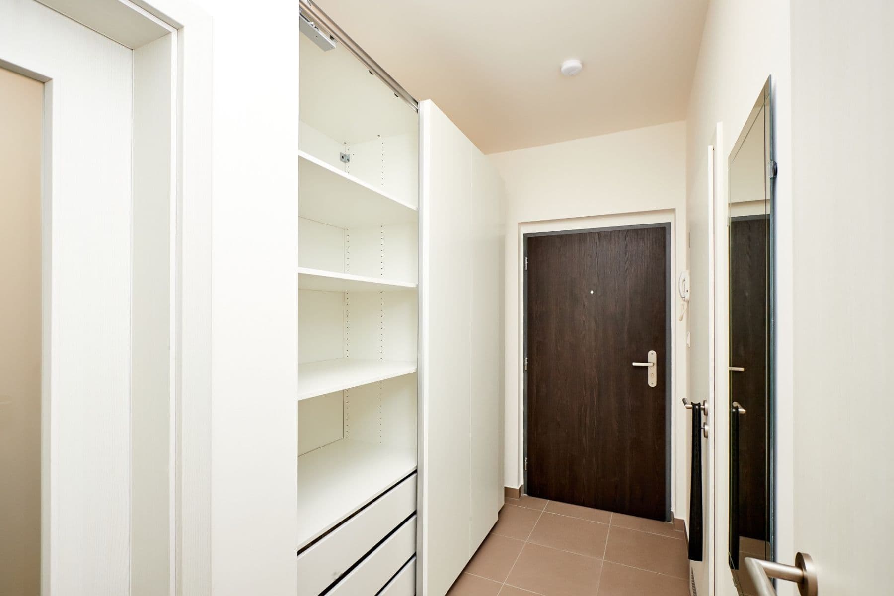 Prenájom bytu 2-izbový 60 m², U Mlýnského kanálu, Praha, Praha Prenájom bytu 2-izbový 60 m², U Mlýnského kanálu, Praha, Praha
