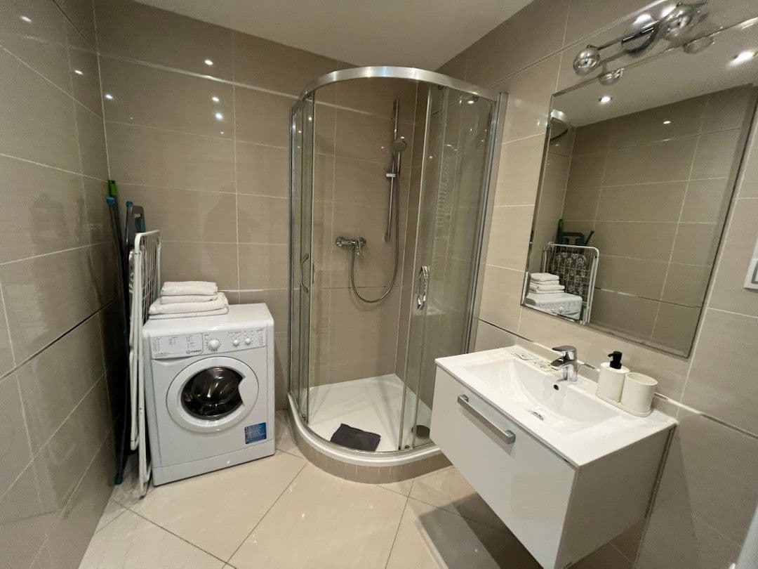 Prenájom bytu 1-izbový 35 m², Olšanská, Praha, Praha Prenájom bytu 1-izbový 35 m², Olšanská, Praha, Praha