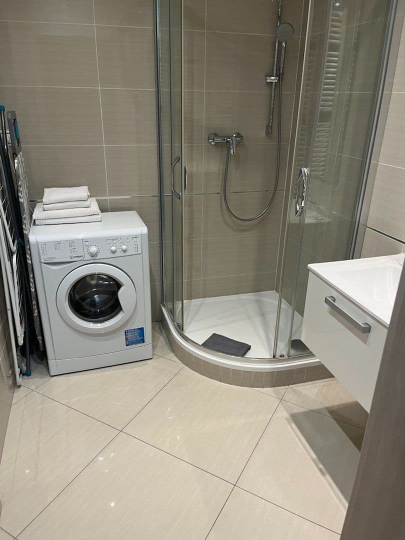 Prenájom bytu 1-izbový 35 m², Olšanská, Praha, Praha Prenájom bytu 1-izbový 35 m², Olšanská, Praha, Praha