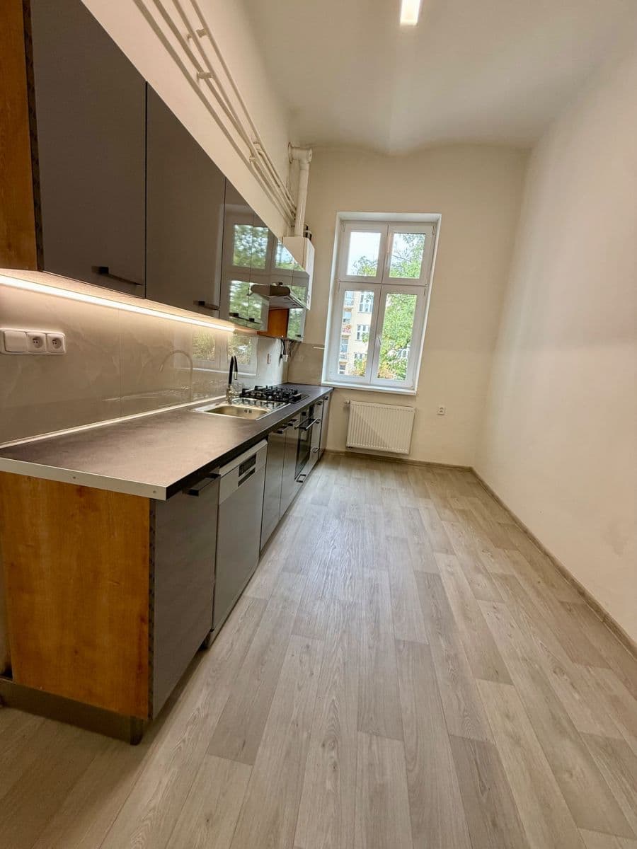 Prenájom bytu 3-izbový 80 m², Zámecká, Ostrava, Moravskoslezský kraj Prenájom bytu 3-izbový 80 m², Zámecká, Ostrava, Moravskoslezský kraj