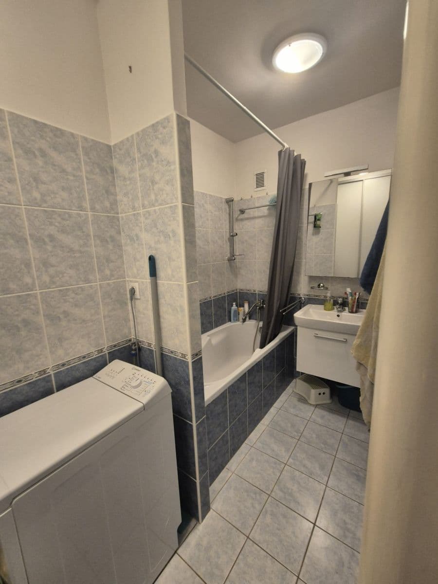 Prenájom bytu 3-izbový 74 m², Nedvězská, Praha, Praha Prenájom bytu 3-izbový 74 m², Nedvězská, Praha, Praha