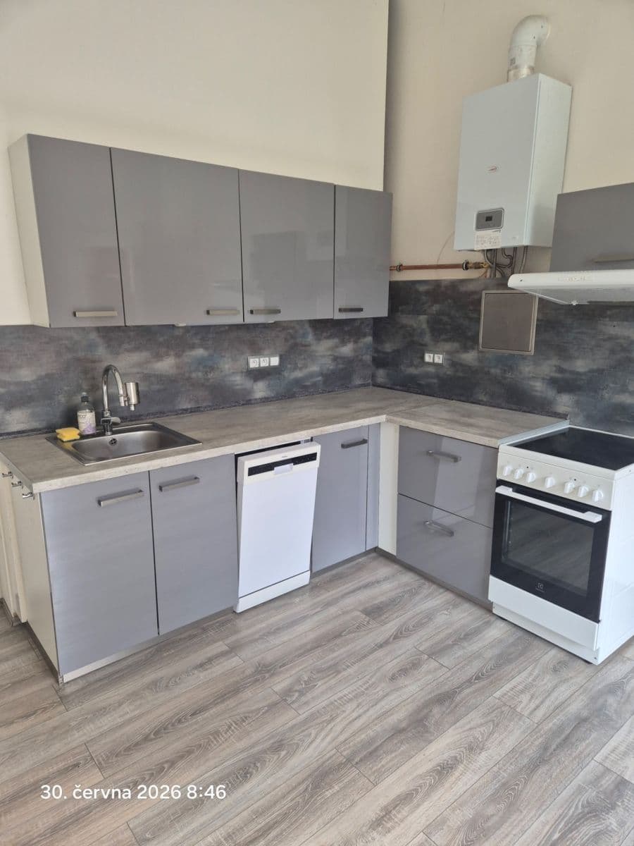 Prenájom bytu 4-izbový 120 m², Na Doubkové, Praha, Praha Prenájom bytu 4-izbový 120 m², Na Doubkové, Praha, Praha