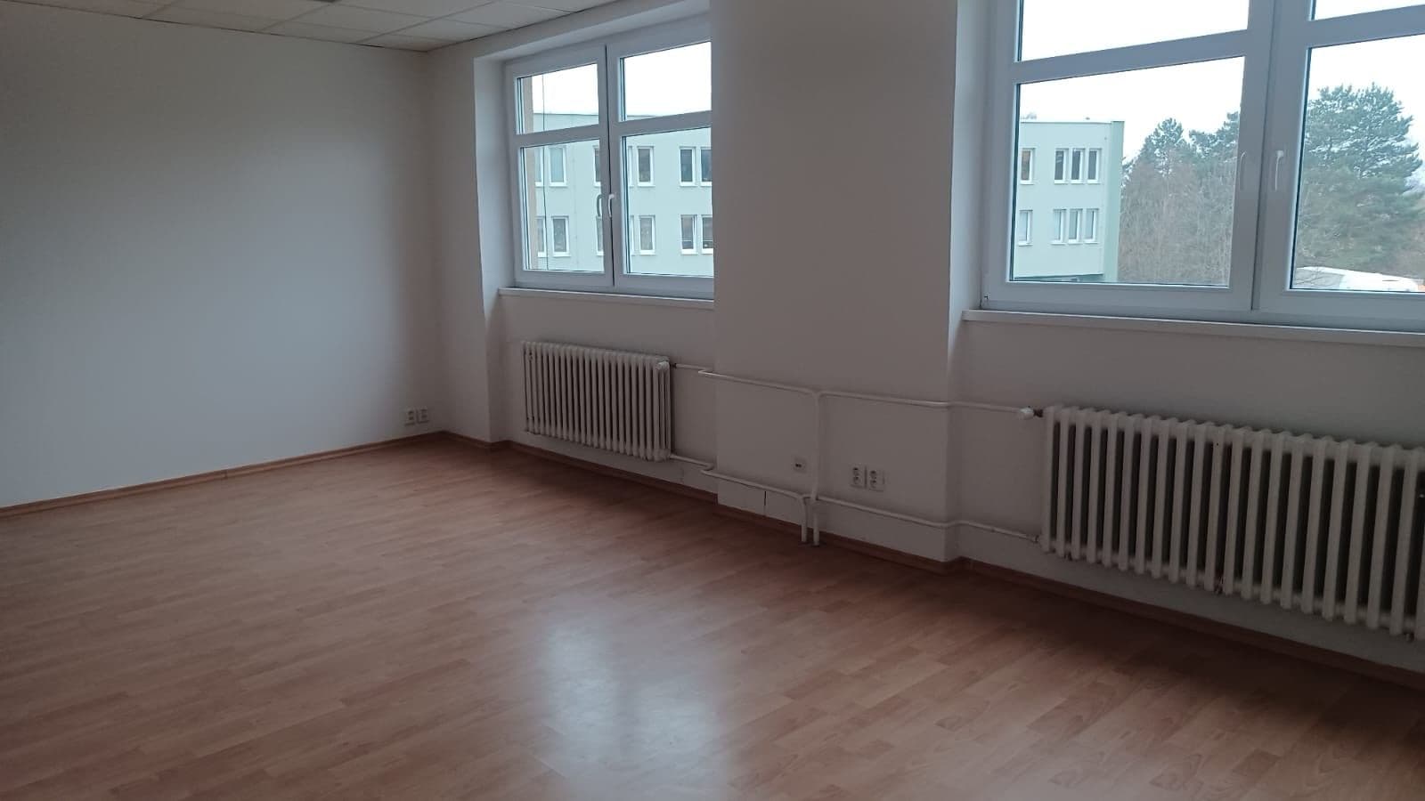 Prenájom nebytového priestoru 25 m², Pod Hájem, Králův Dvůr, Středočeský kraj Prenájom nebytového priestoru 25 m², Pod Hájem, Králův Dvůr, Středočeský kraj