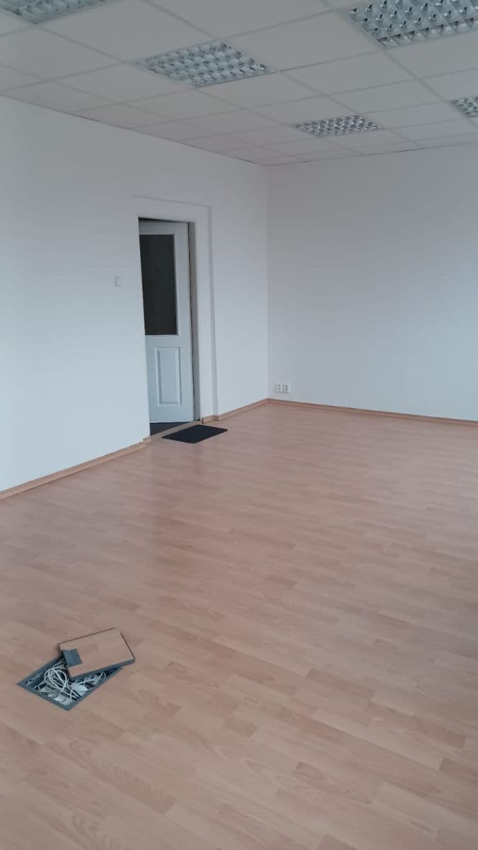 Prenájom nebytového priestoru 25 m², Pod Hájem, Králův Dvůr, Středočeský kraj Prenájom nebytového priestoru 25 m², Pod Hájem, Králův Dvůr, Středočeský kraj