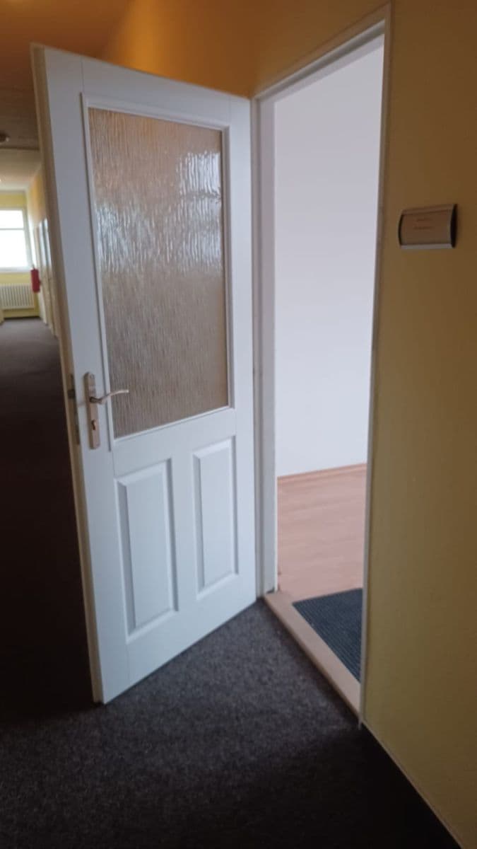 Prenájom nebytového priestoru 25 m², Pod Hájem, Králův Dvůr, Středočeský kraj Prenájom nebytového priestoru 25 m², Pod Hájem, Králův Dvůr, Středočeský kraj