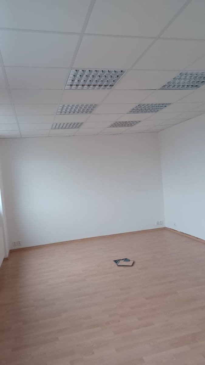 Prenájom nebytového priestoru 25 m², Pod Hájem, Králův Dvůr, Středočeský kraj Prenájom nebytového priestoru 25 m², Pod Hájem, Králův Dvůr, Středočeský kraj