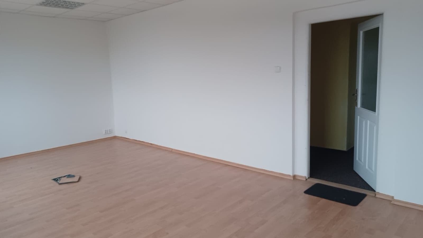 Prenájom nebytového priestoru 25 m², Pod Hájem, Králův Dvůr, Středočeský kraj Prenájom nebytového priestoru 25 m², Pod Hájem, Králův Dvůr, Středočeský kraj
