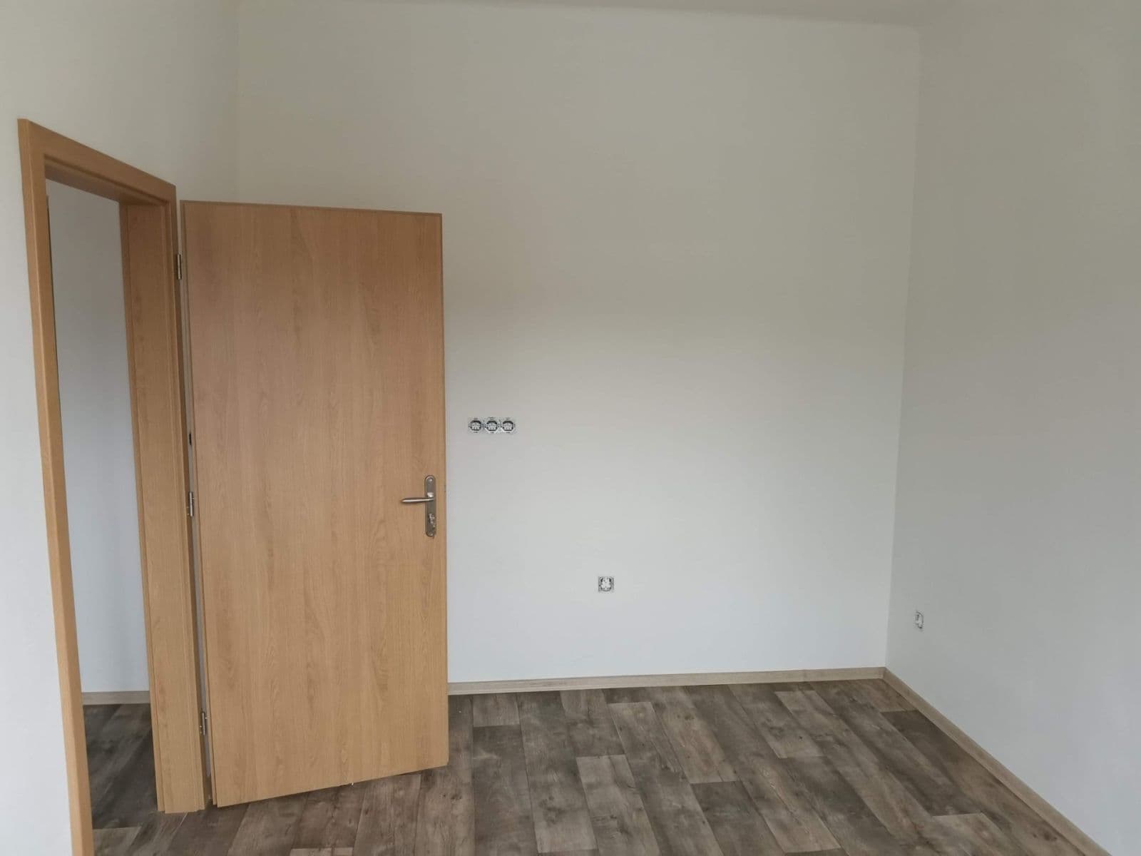 Prenájom nebytového priestoru 11 m², Brožíkova, Beroun, Středočeský kraj Prenájom nebytového priestoru 11 m², Brožíkova, Beroun, Středočeský kraj