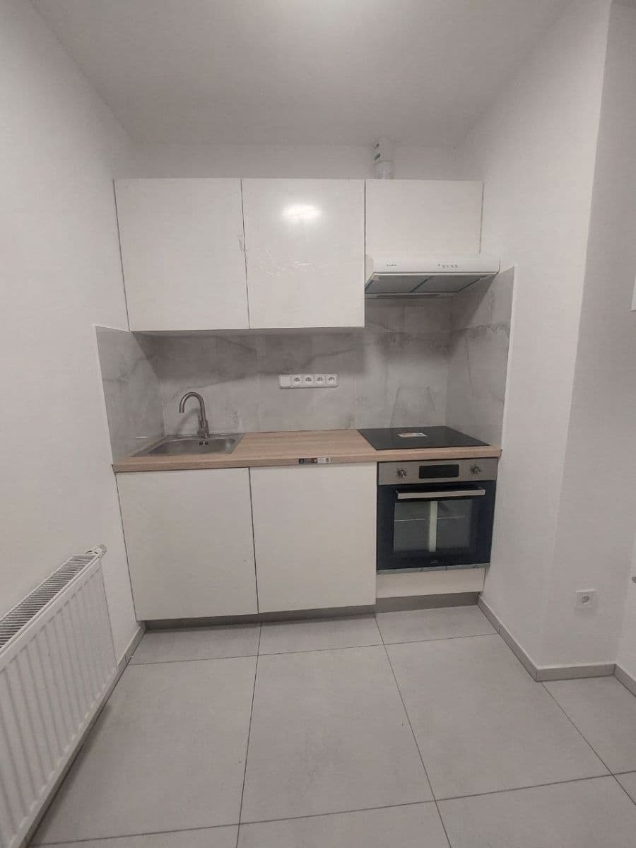Prenájom bytu 1-izbový 43 m², Hartigova, Praha, Praha Prenájom bytu 1-izbový 43 m², Hartigova, Praha, Praha