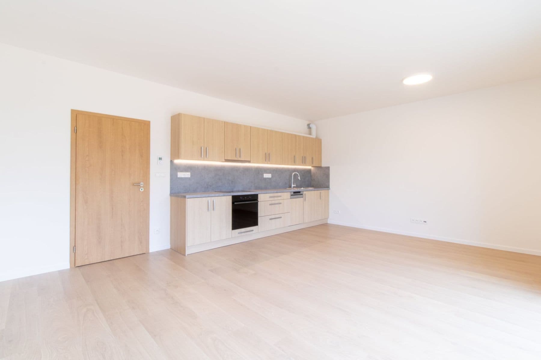 Prenájom bytu 1-izbový 35 m², Suchánkova, Benešov, Středočeský kraj Prenájom bytu 1-izbový 35 m², Suchánkova, Benešov, Středočeský kraj