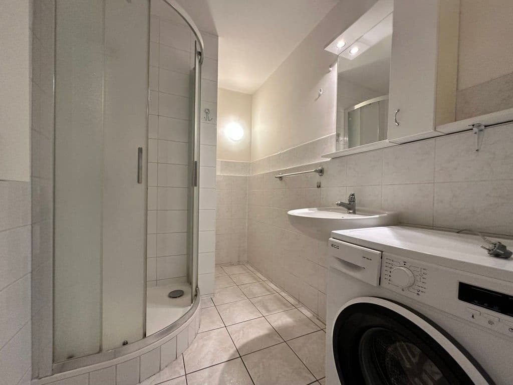 Prenájom bytu 2-izbový 40 m², Nekvasilova, Praha, Praha Prenájom bytu 2-izbový 40 m², Nekvasilova, Praha, Praha