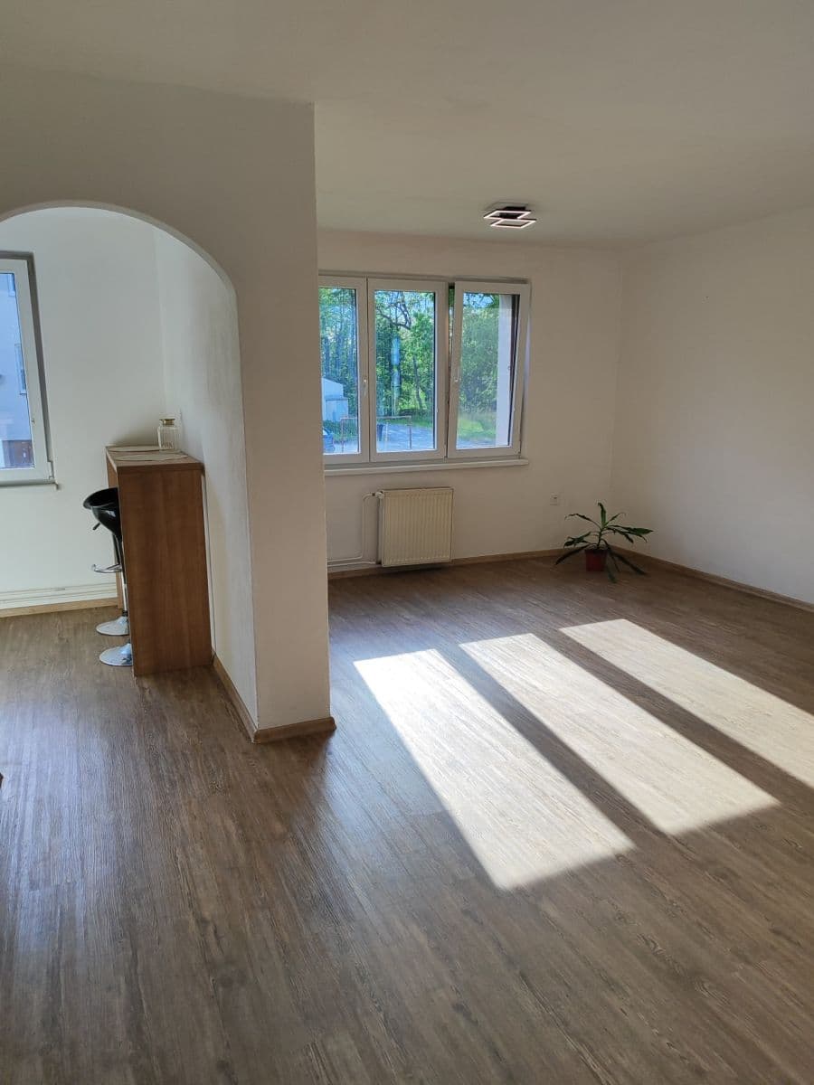 Predaj bytu 3-izbový 65 m², Na Nábřeží, Lomnice nad Lužnicí, Jihočeský kraj Predaj bytu 3-izbový 65 m², Na Nábřeží, Lomnice nad Lužnicí, Jihočeský kraj