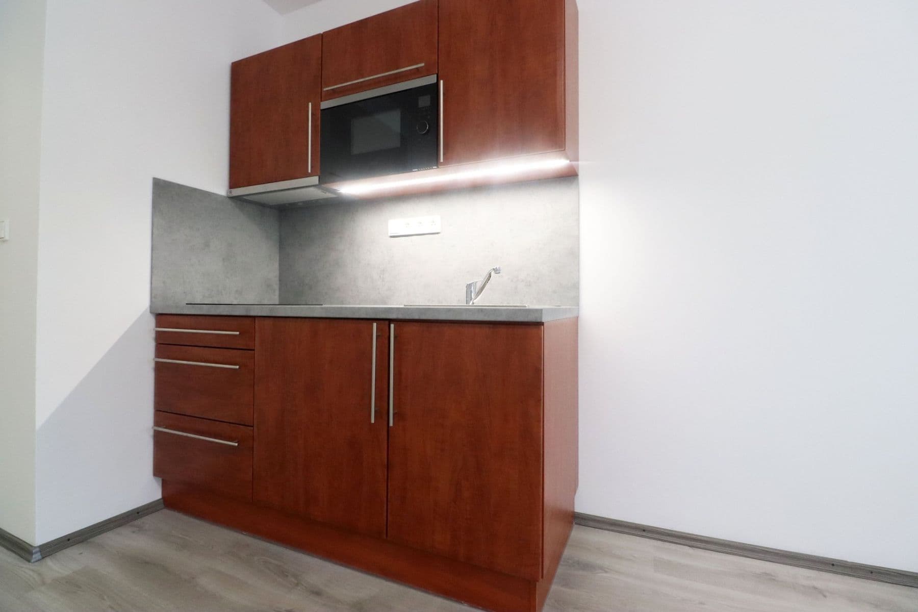 Prenájom bytu 1-izbový 27 m², Kolbenova, Praha, Praha Prenájom bytu 1-izbový 27 m², Kolbenova, Praha, Praha