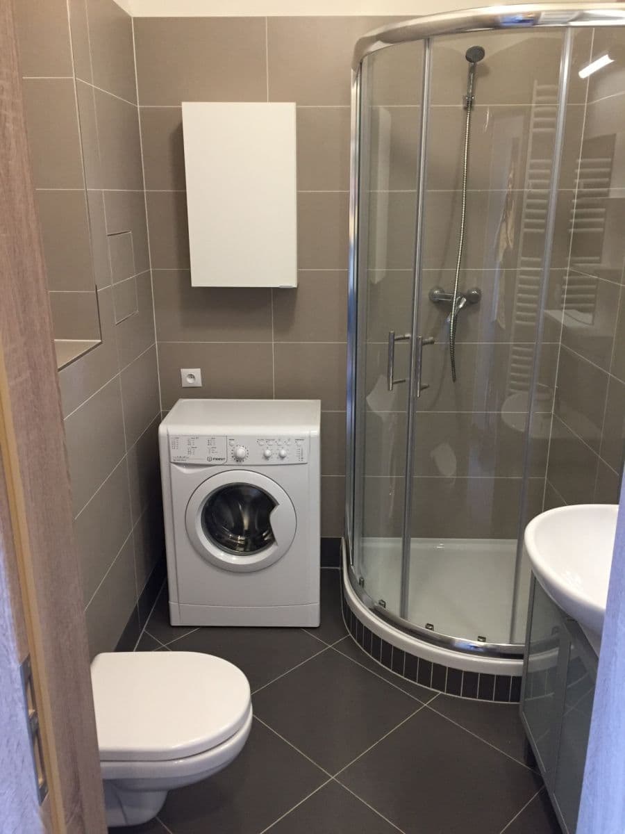 Prenájom bytu 1-izbový 28 m², Hlučkova, Praha, Praha Prenájom bytu 1-izbový 28 m², Hlučkova, Praha, Praha