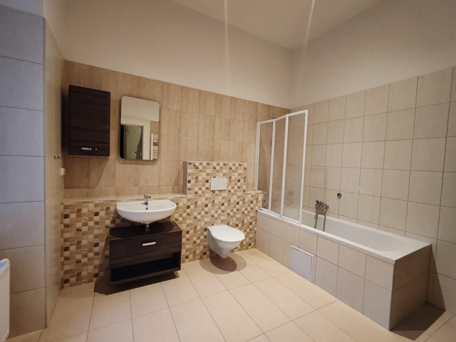 Prenájom bytu 4-izbový 135 m², Mělnická, Praha, Praha Prenájom bytu 4-izbový 135 m², Mělnická, Praha, Praha