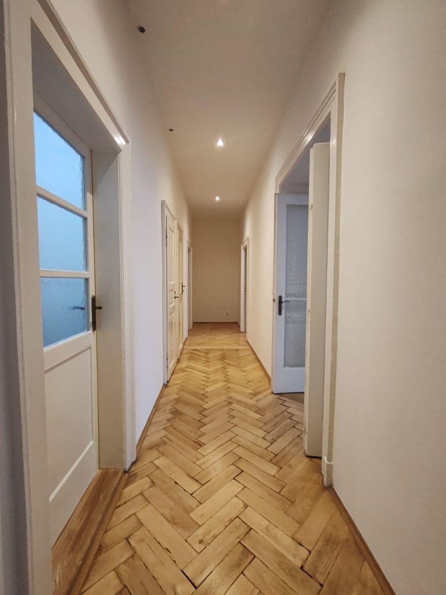 Prenájom bytu 4-izbový 135 m², Mělnická, Praha, Praha Prenájom bytu 4-izbový 135 m², Mělnická, Praha, Praha