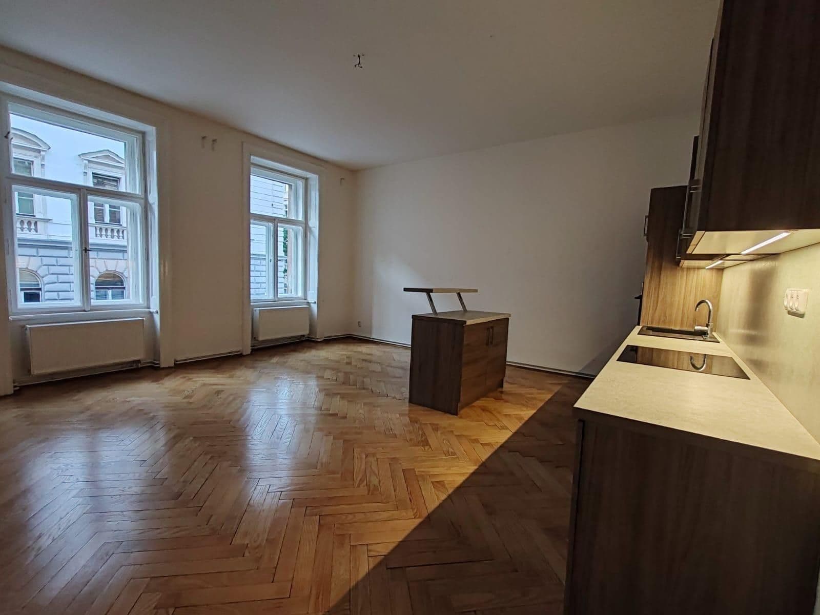 Prenájom bytu 4-izbový 135 m², Mělnická, Praha, Praha Prenájom bytu 4-izbový 135 m², Mělnická, Praha, Praha