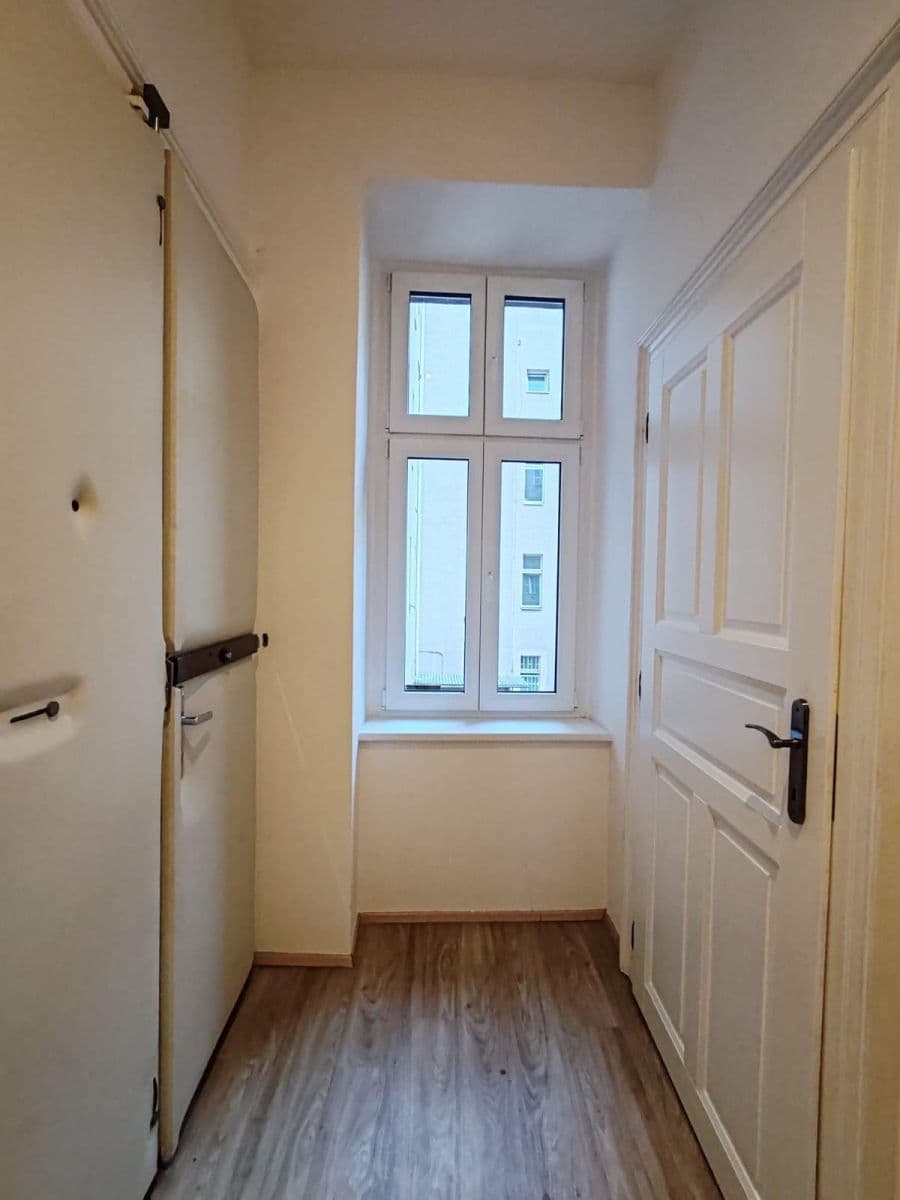 Prenájom bytu 4-izbový 135 m², Mělnická, Praha, Praha Prenájom bytu 4-izbový 135 m², Mělnická, Praha, Praha