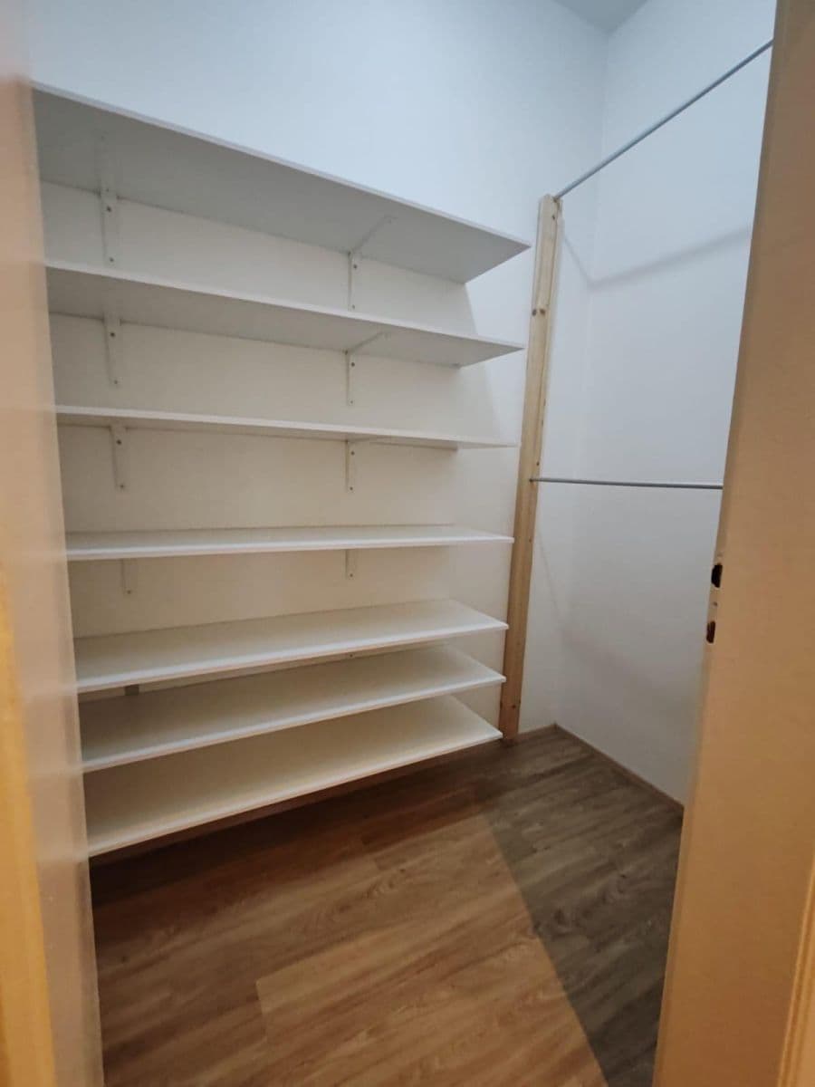 Prenájom bytu 4-izbový 135 m², Mělnická, Praha, Praha Prenájom bytu 4-izbový 135 m², Mělnická, Praha, Praha