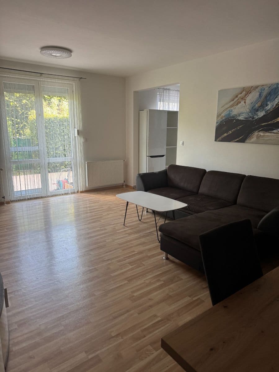 Prenájom bytu 3-izbový 72 m², U Školky, Nupaky, Středočeský kraj Prenájom bytu 3-izbový 72 m², U Školky, Nupaky, Středočeský kraj