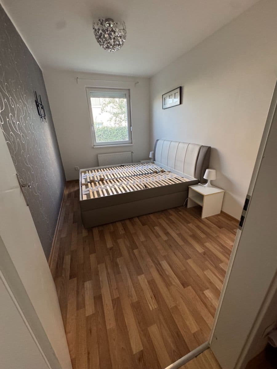 Prenájom bytu 3-izbový 72 m², U Školky, Nupaky, Středočeský kraj Prenájom bytu 3-izbový 72 m², U Školky, Nupaky, Středočeský kraj