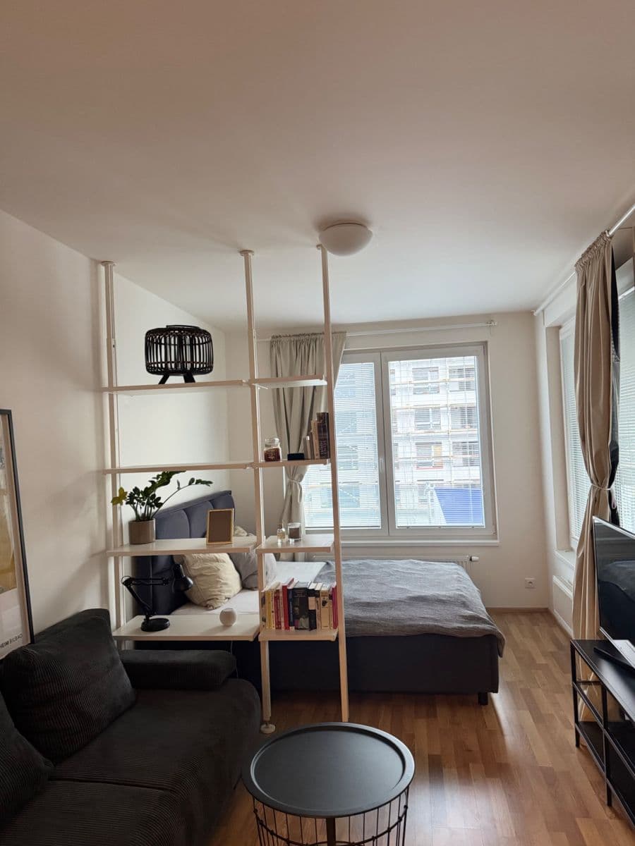 Prenájom bytu 1-izbový 44 m², Gollové, Praha, Praha Prenájom bytu 1-izbový 44 m², Gollové, Praha, Praha