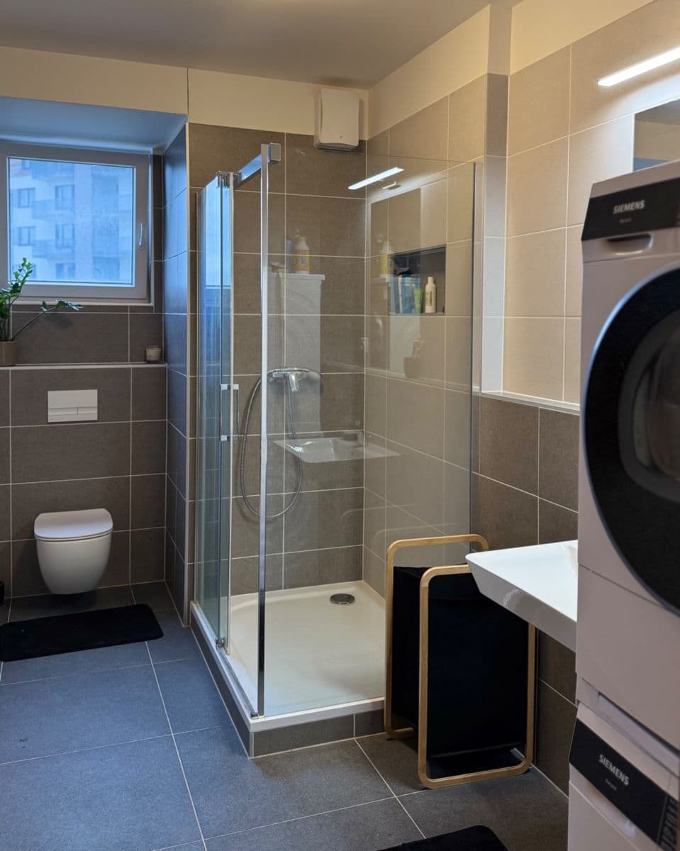 Prenájom bytu 1-izbový 44 m², Gollové, Praha, Praha Prenájom bytu 1-izbový 44 m², Gollové, Praha, Praha