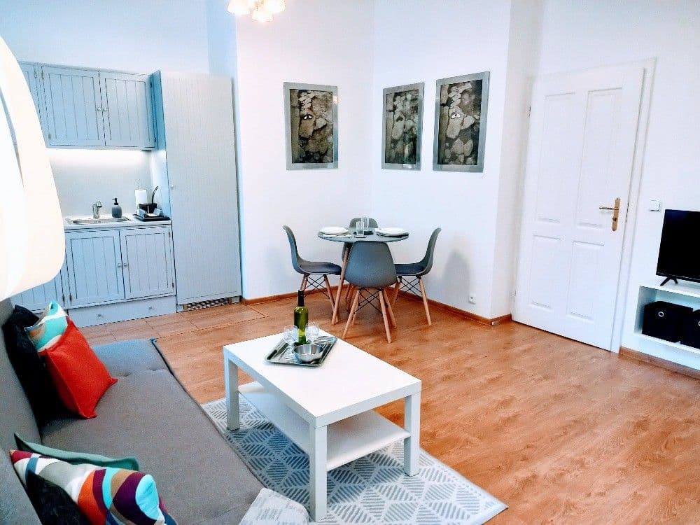 Prenájom bytu 2-izbový 40 m², Mojmírova, Praha, Praha Prenájom bytu 2-izbový 40 m², Mojmírova, Praha, Praha