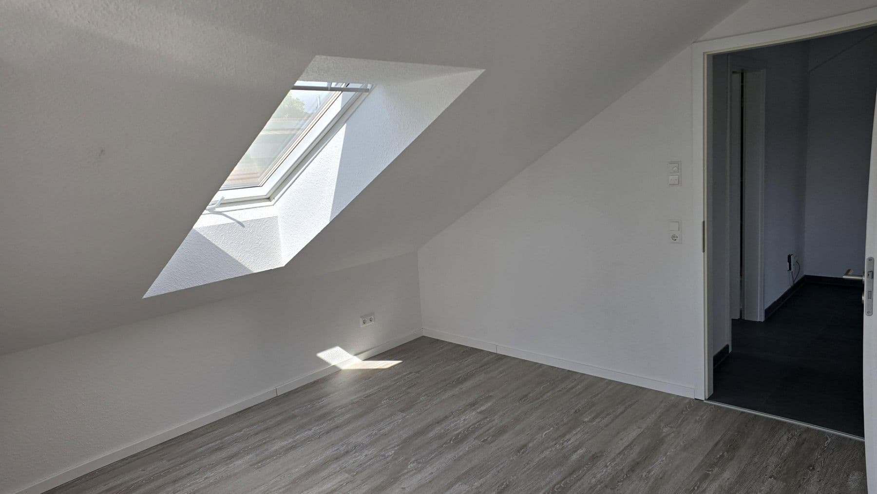 Prenájom bytu 2-izbový 62 m², Gemmingen, Bádensko-Wurttembersko Prenájom bytu 2-izbový 62 m², Gemmingen, Bádensko-Wurttembersko
