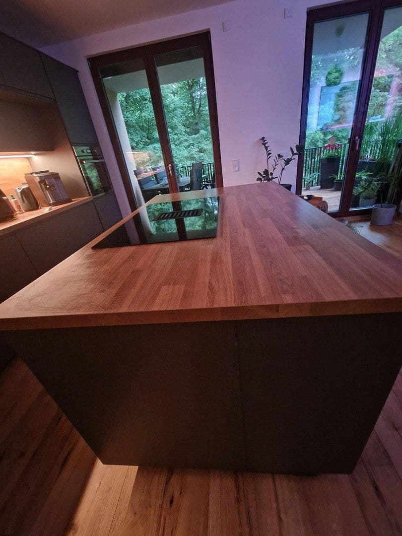 Prenájom bytu 4-izbový 128 m², Otto-Wilhelm-Scharenberg-Bogen 5, Leipzig, Sasko Prenájom bytu 4-izbový 128 m², Otto-Wilhelm-Scharenberg-Bogen 5, Leipzig, Sasko
