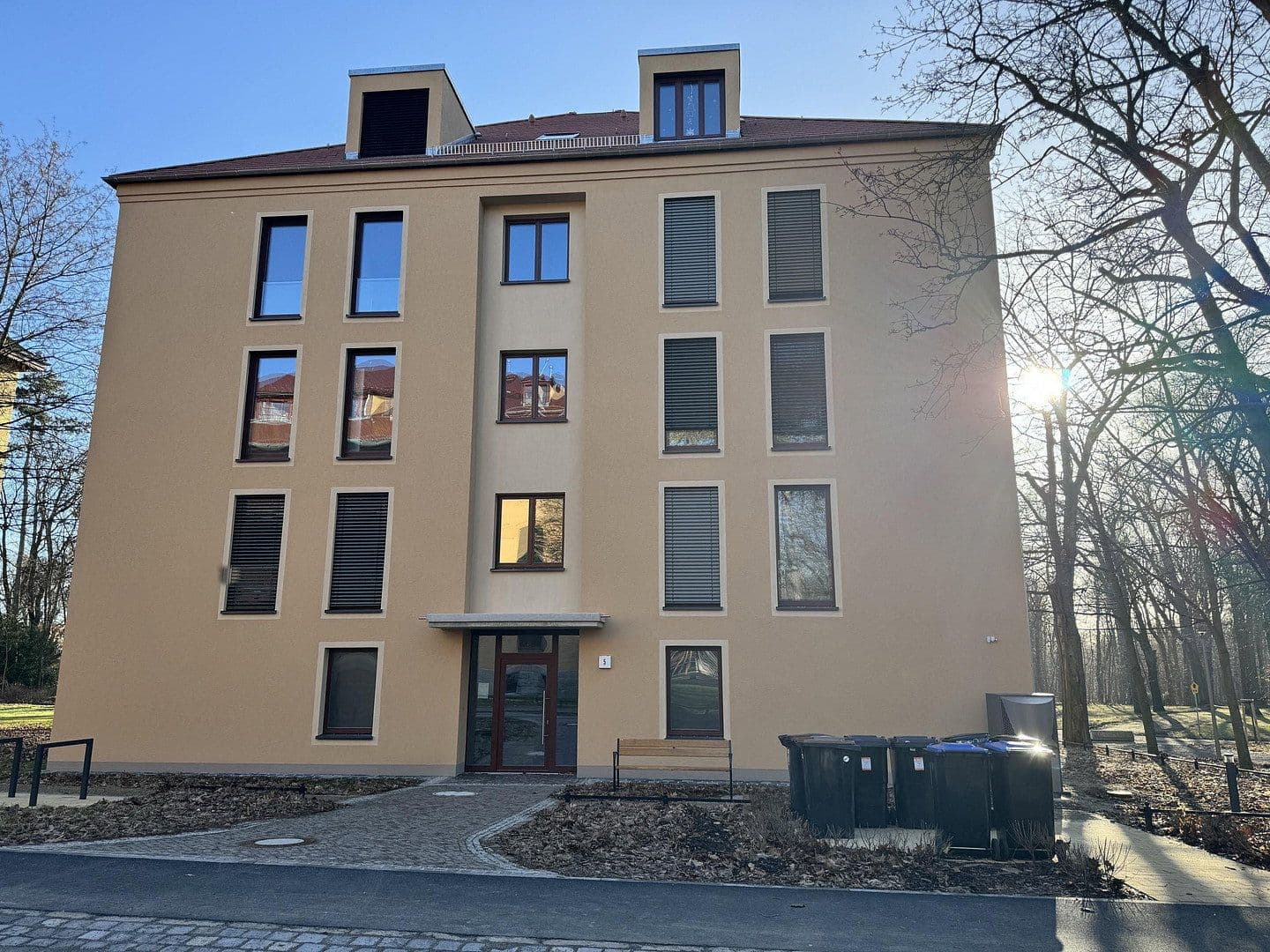 Prenájom bytu 4-izbový 128 m², Otto-Wilhelm-Scharenberg-Bogen 5, Leipzig, Sasko Prenájom bytu 4-izbový 128 m², Otto-Wilhelm-Scharenberg-Bogen 5, Leipzig, Sasko