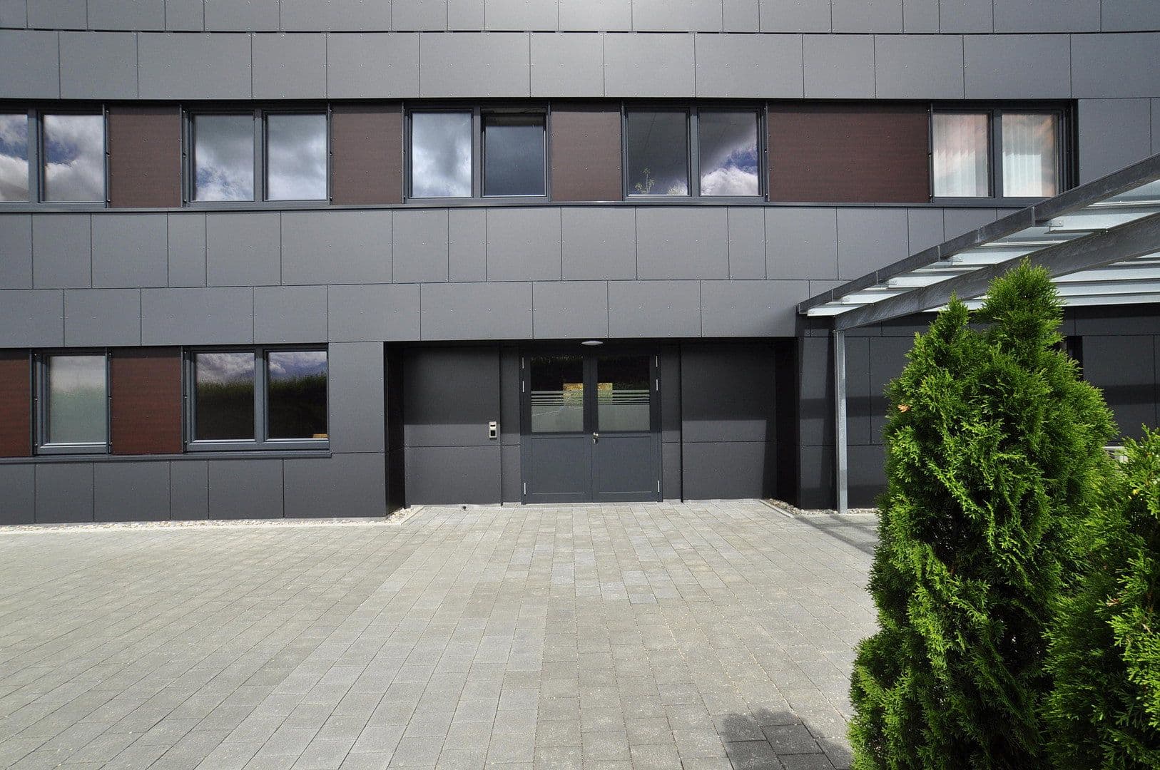 Prenájom kancelárie 447 m², Wolfgang-Paul-Straße 4, Ulm, Bádensko-Wurttembersko Prenájom kancelárie 447 m², Wolfgang-Paul-Straße 4, Ulm, Bádensko-Wurttembersko