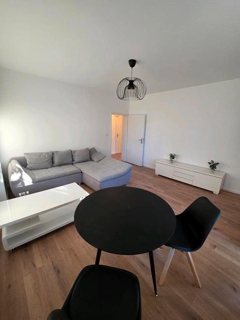 Prenájom bytu 3-izbový 70 m², Fennstr. 28, Berlin, Berlín Prenájom bytu 3-izbový 70 m², Fennstr. 28, Berlin, Berlín