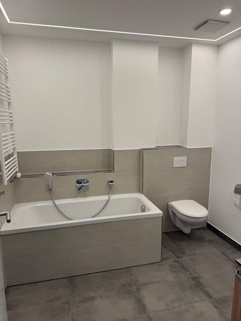 Prenájom bytu 3-izbový 86 m², Rosa-Luxemburg-Str. 32b, Apolda, Durínsko Prenájom bytu 3-izbový 86 m², Rosa-Luxemburg-Str. 32b, Apolda, Durínsko
