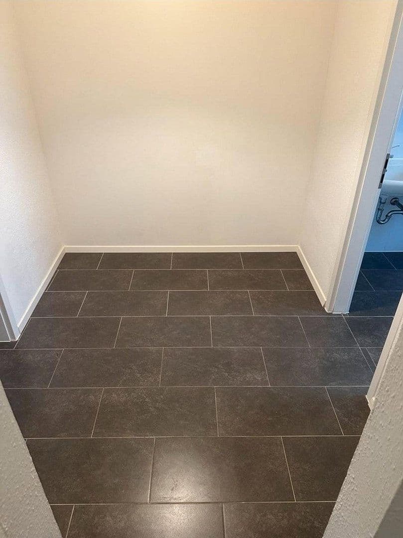 Prenájom bytu 2-izbový 55 m², Esslingen am Neckar, Bádensko-Wurttembersko Prenájom bytu 2-izbový 55 m², Esslingen am Neckar, Bádensko-Wurttembersko