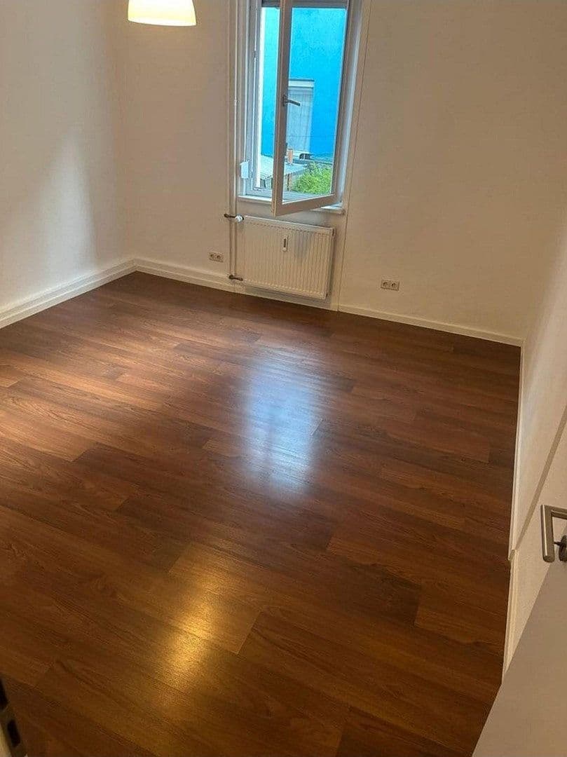 Prenájom bytu 2-izbový 55 m², Esslingen am Neckar, Bádensko-Wurttembersko Prenájom bytu 2-izbový 55 m², Esslingen am Neckar, Bádensko-Wurttembersko
