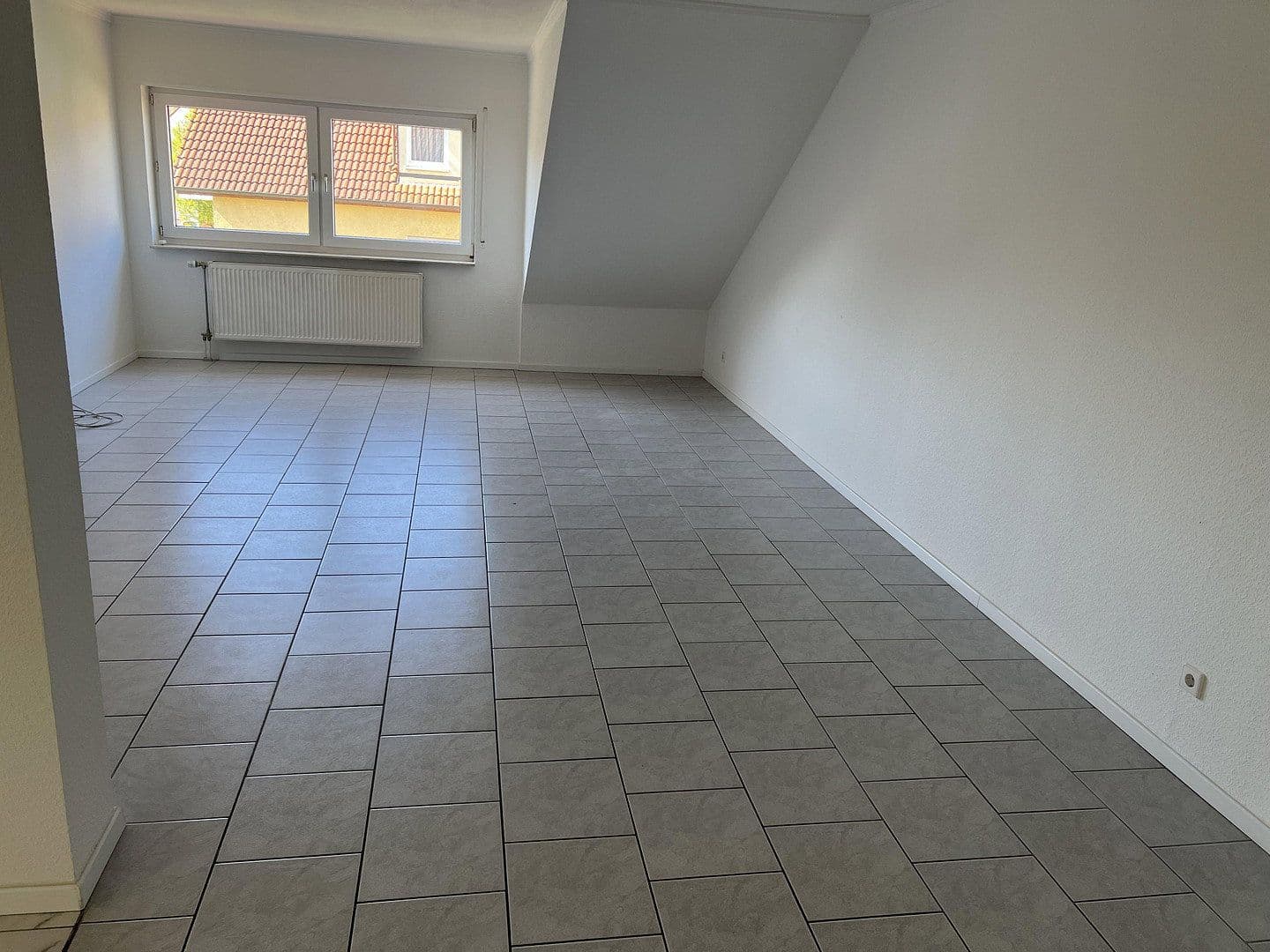 Prenájom bytu 3-izbový 95 m², Brühl, Bádensko-Wurttembersko Prenájom bytu 3-izbový 95 m², Brühl, Bádensko-Wurttembersko