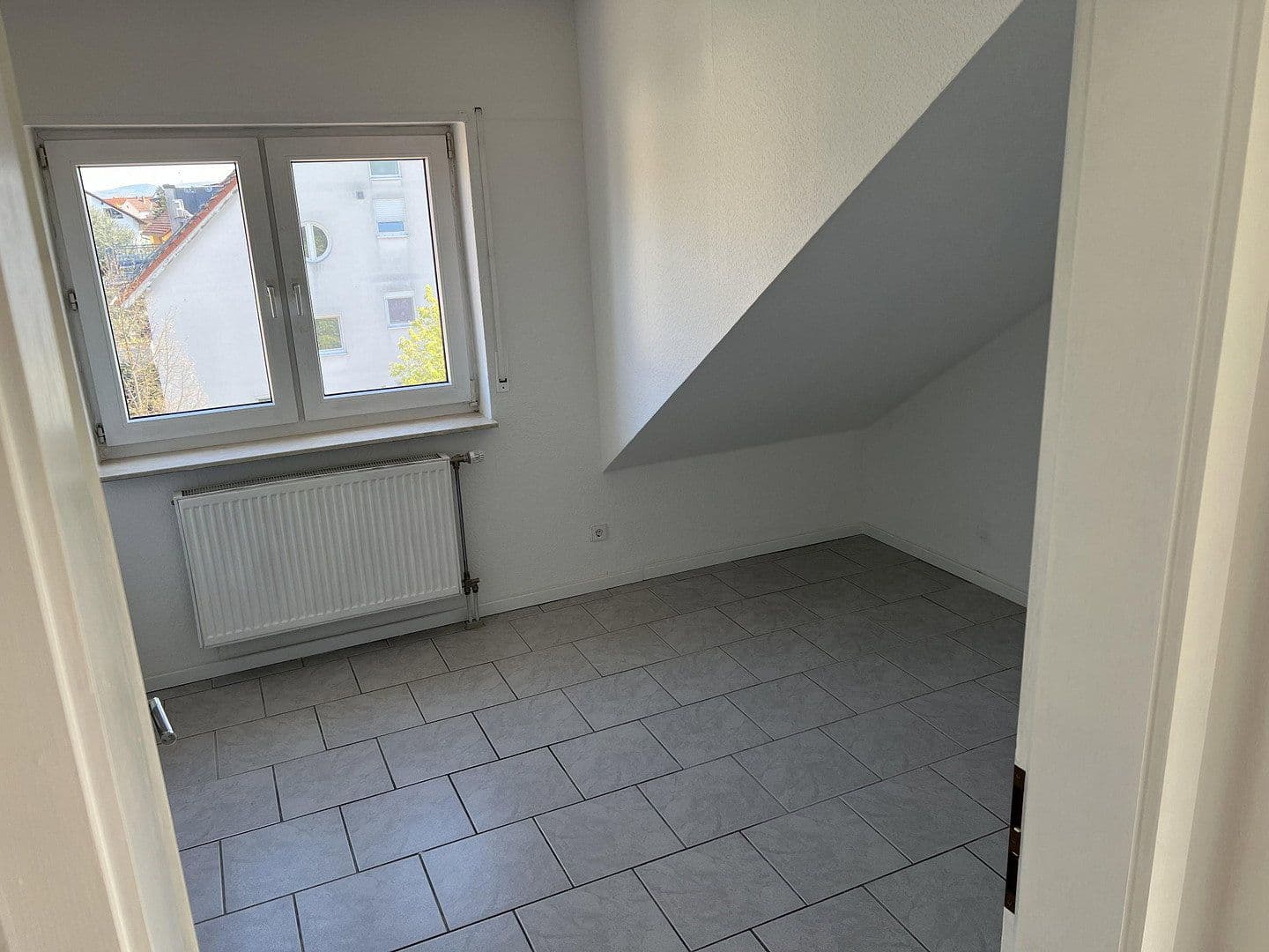 Prenájom bytu 3-izbový 95 m², Brühl, Bádensko-Wurttembersko Prenájom bytu 3-izbový 95 m², Brühl, Bádensko-Wurttembersko